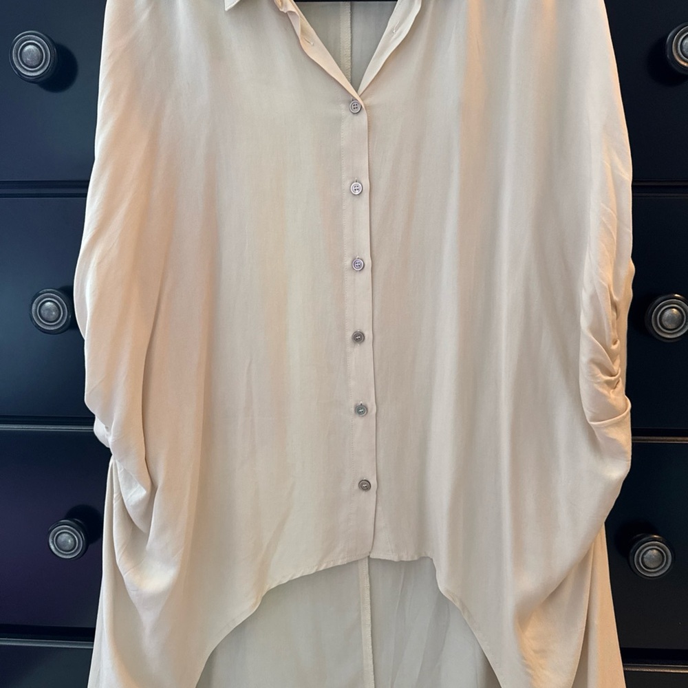 High low button down blouse by Pinch sz M. NWOT